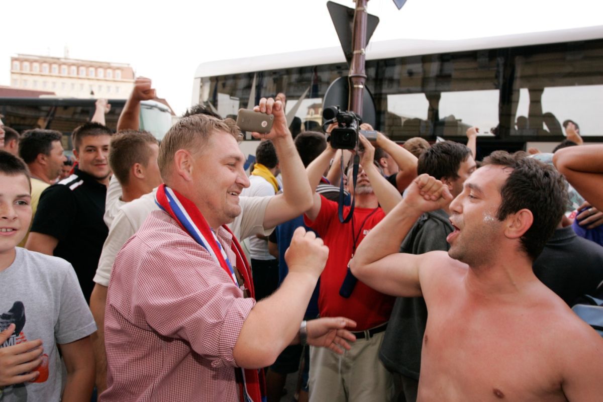 Ilie Bolojan și scenele uitate de timp descoperite în arhiva GSP: în stradă cu suporterii la promovarea-fantomă » Momentul în care a stârnit furia comunității