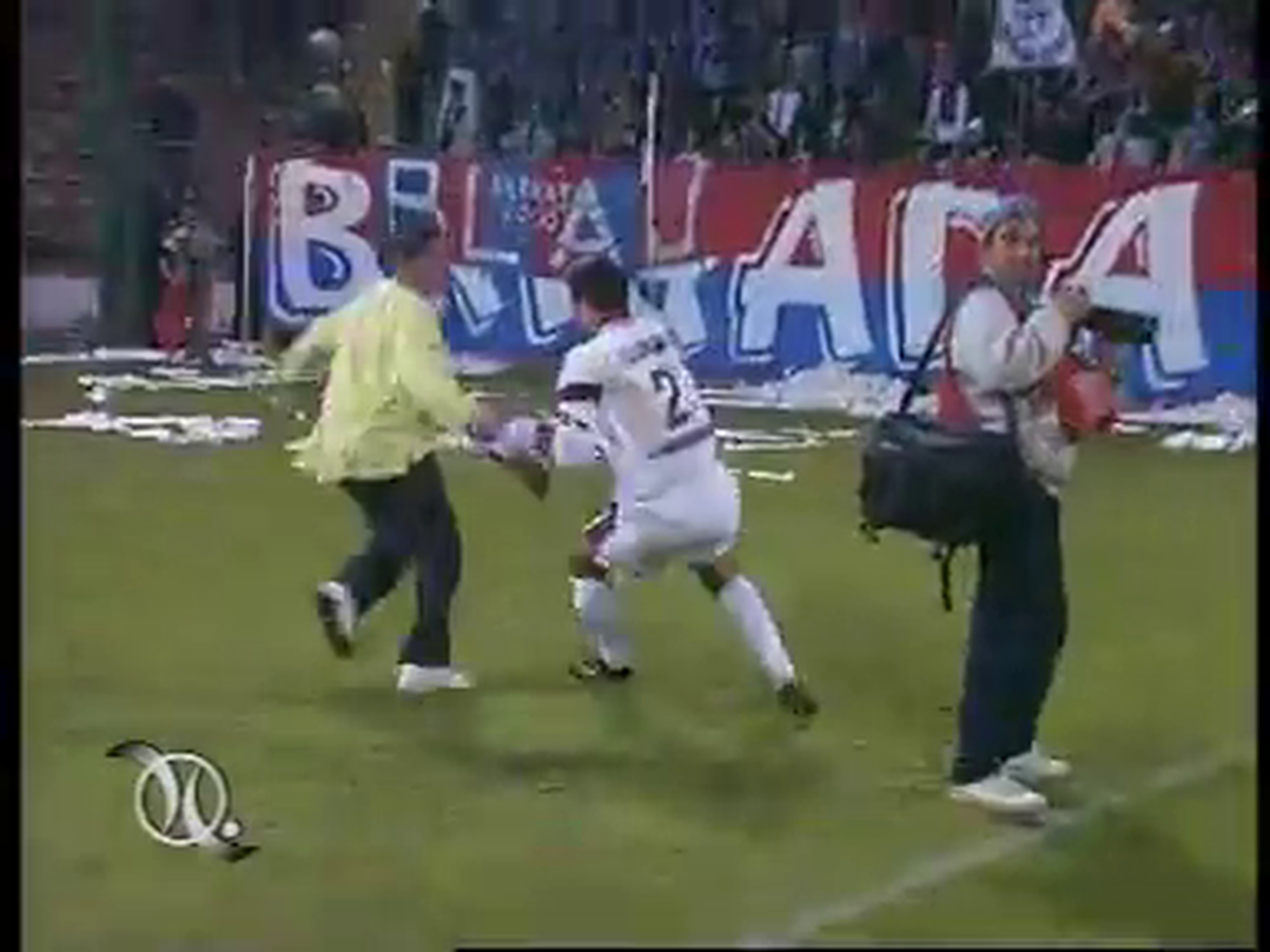 Istoria EXPLOZIVĂ a războiului Răzvan Lucescu - Steaua / FCSB » Înjurături grosolane, un steag provocator în Ghencea și o urare: „Asta e pentru toți ANTIsteliștii!”