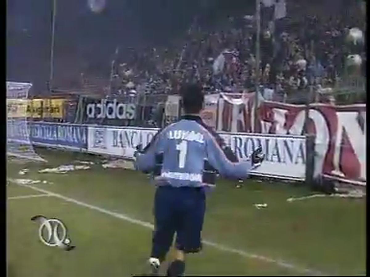 Răzvan Lucescu - steag Rapid vs Steaua, pe Ghencea