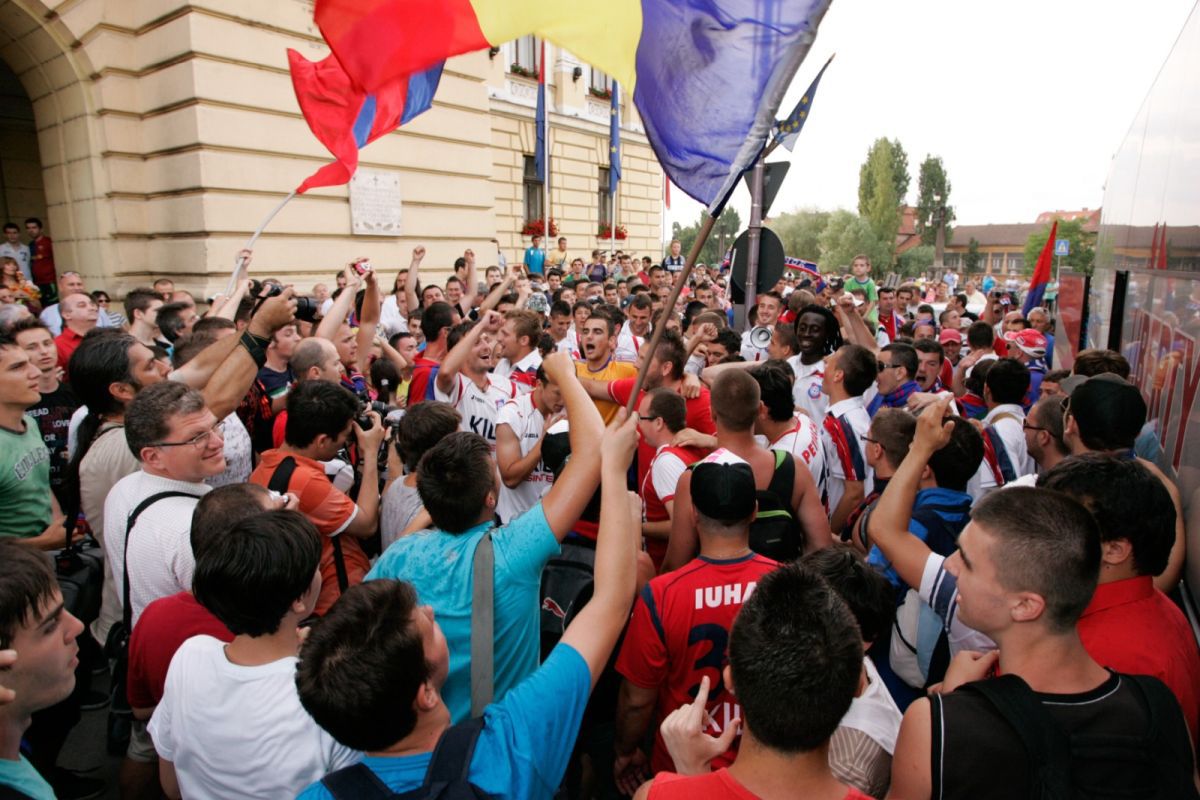 Ilie Bolojan și scenele uitate de timp descoperite în arhiva GSP: în stradă cu suporterii la promovarea-fantomă » Momentul în care a stârnit furia comunității