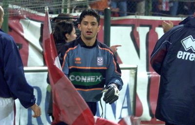 Istoria EXPLOZIVĂ a războiului Răzvan Lucescu - Steaua / FCSB » Înjurături grosolane, un steag provocator în Ghencea și o urare: „Asta e pentru toți ANTIsteliștii!”