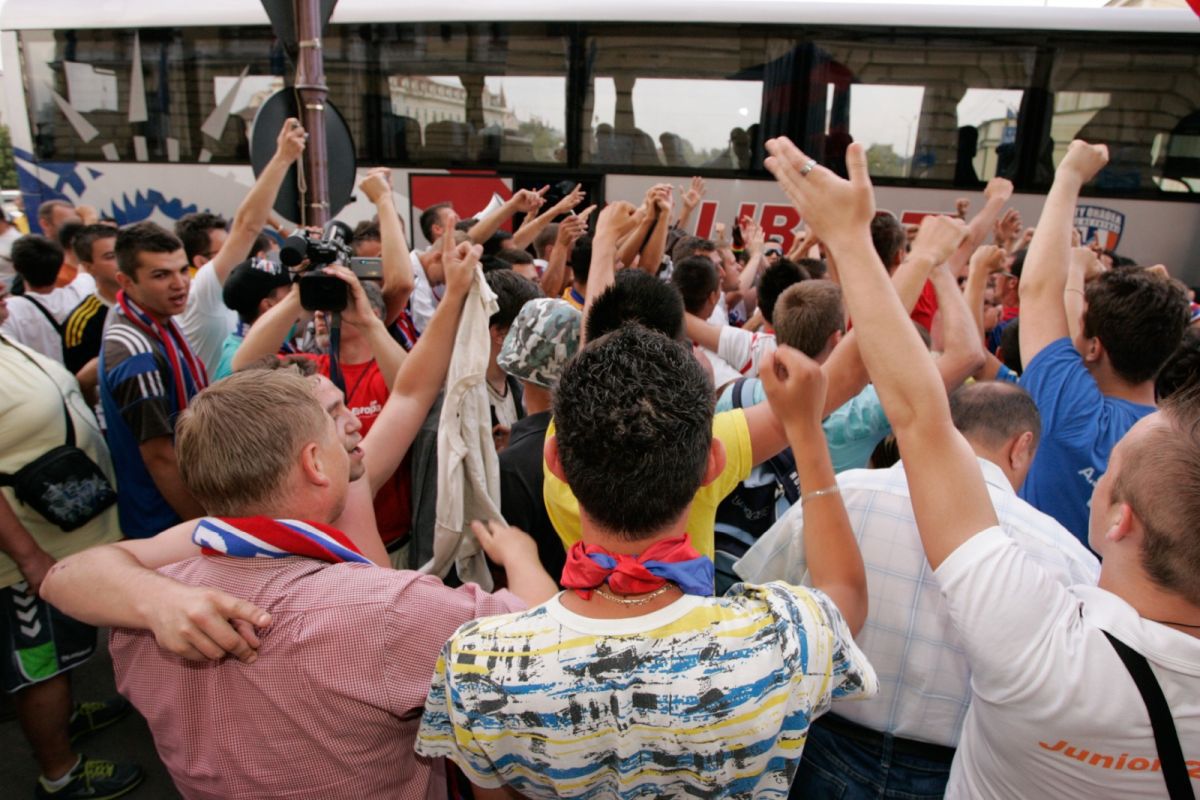 Ilie Bolojan și scenele uitate de timp descoperite în arhiva GSP: în stradă cu suporterii la promovarea-fantomă » Momentul în care a stârnit furia comunității