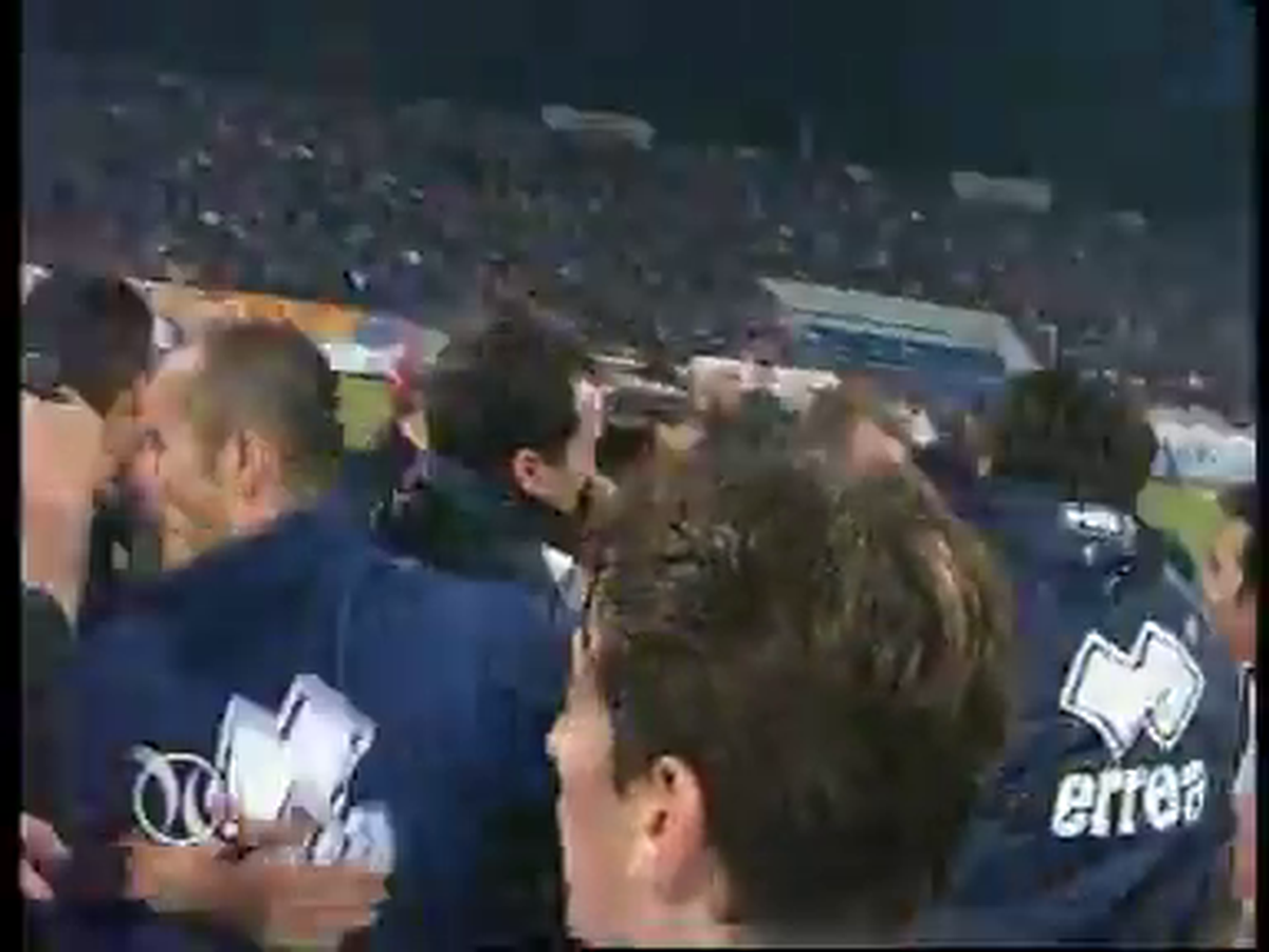 Istoria EXPLOZIVĂ a războiului Răzvan Lucescu - Steaua / FCSB » Înjurături grosolane, un steag provocator în Ghencea și o urare: „Asta e pentru toți ANTIsteliștii!”