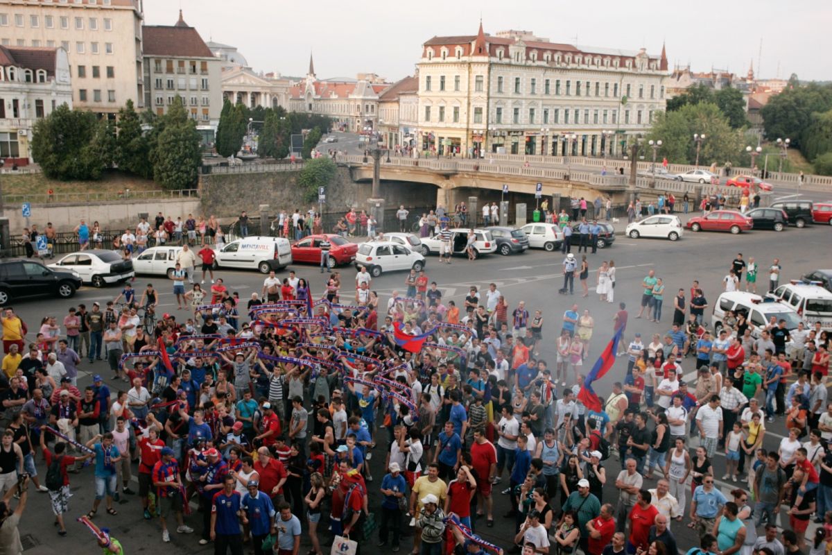 Ilie Bolojan și scenele uitate de timp descoperite în arhiva GSP: în stradă cu suporterii la promovarea-fantomă » Momentul în care a stârnit furia comunității