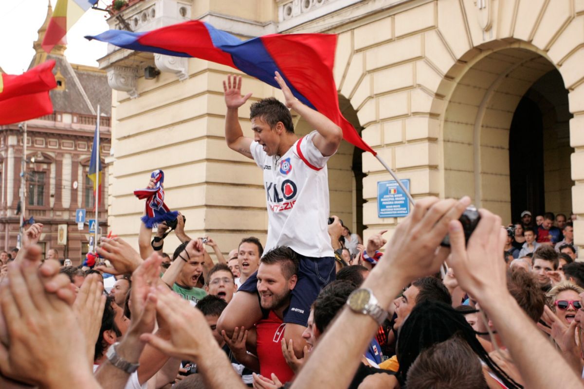 Ilie Bolojan și scenele uitate de timp descoperite în arhiva GSP: în stradă cu suporterii la promovarea-fantomă » Momentul în care a stârnit furia comunității