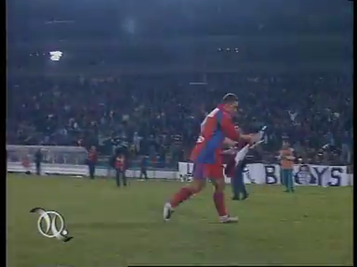 Răzvan Lucescu - steag Rapid vs Steaua, pe Ghencea