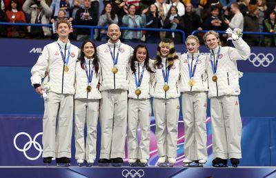 Organizatorii Milano-Cortina 2026 le-au prezentat scuze sportivilor pentru suprafața podiumului de premiere: „A provocat daune”