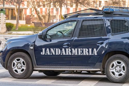 Un bărbat a încercat să mituiască jandarmii pentru a nu fi amendat la Dinamo - Craiova // foto: Imago Images