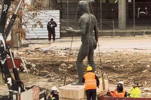 Legendarele statui dedicate lui Cătălin Hîldan și Ivan Patzaichin au fost luate din Parcul Sportiv Dinamo