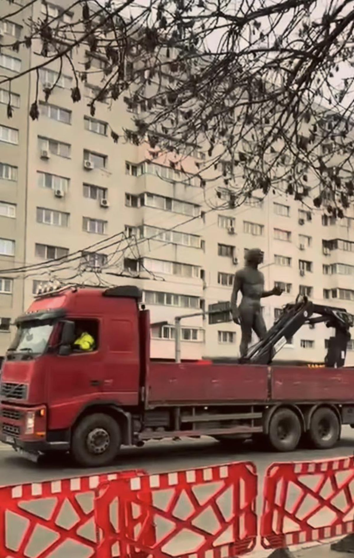 Legendarele statui din Parcul Sportiv Dinamo au fost ridicate