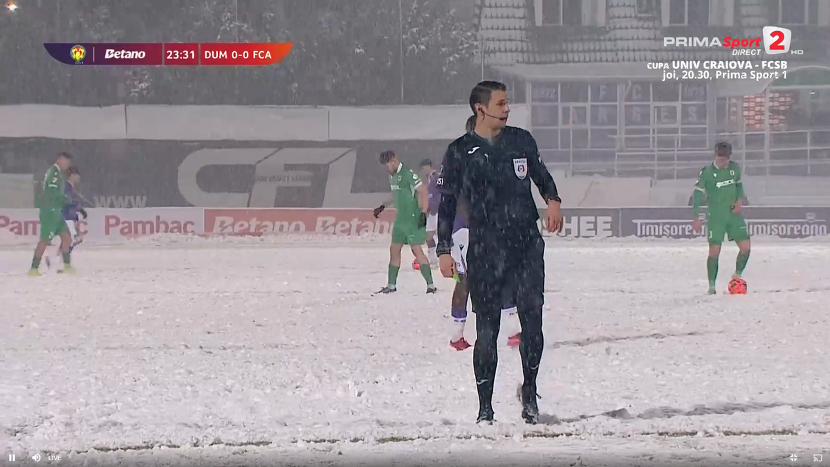 Dumbrăvița - FC Argeș, disputat pe zăpadă