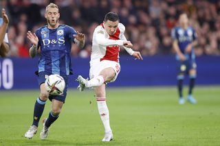 Sepsi atacă revenirea în Superliga cu un mijlocaș crescut de Ajax » A fost prezentat chiar de ziua lui