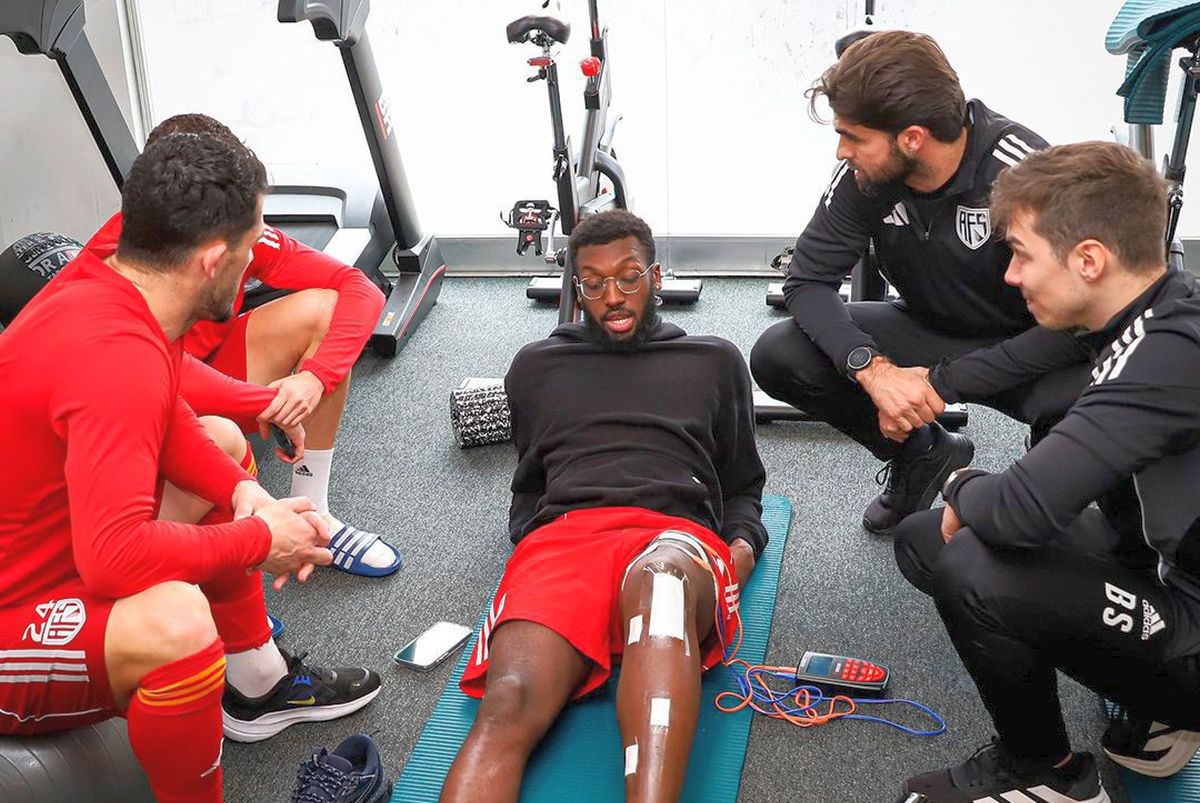 Primele imagini cu Antoine Baroan, după ce și-a rupt piciorul la debut