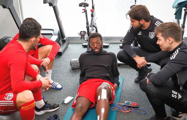 Primele imagini cu Antoine Baroan, după ce și-a rupt piciorul la debut