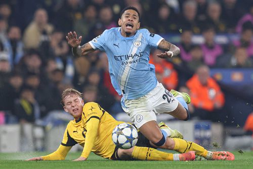 Daniel Svensson (stânga) a fost integralist la Dortmund în meciul din grupa de Champions League cu Manchester City (1-4) / Foto: Imago