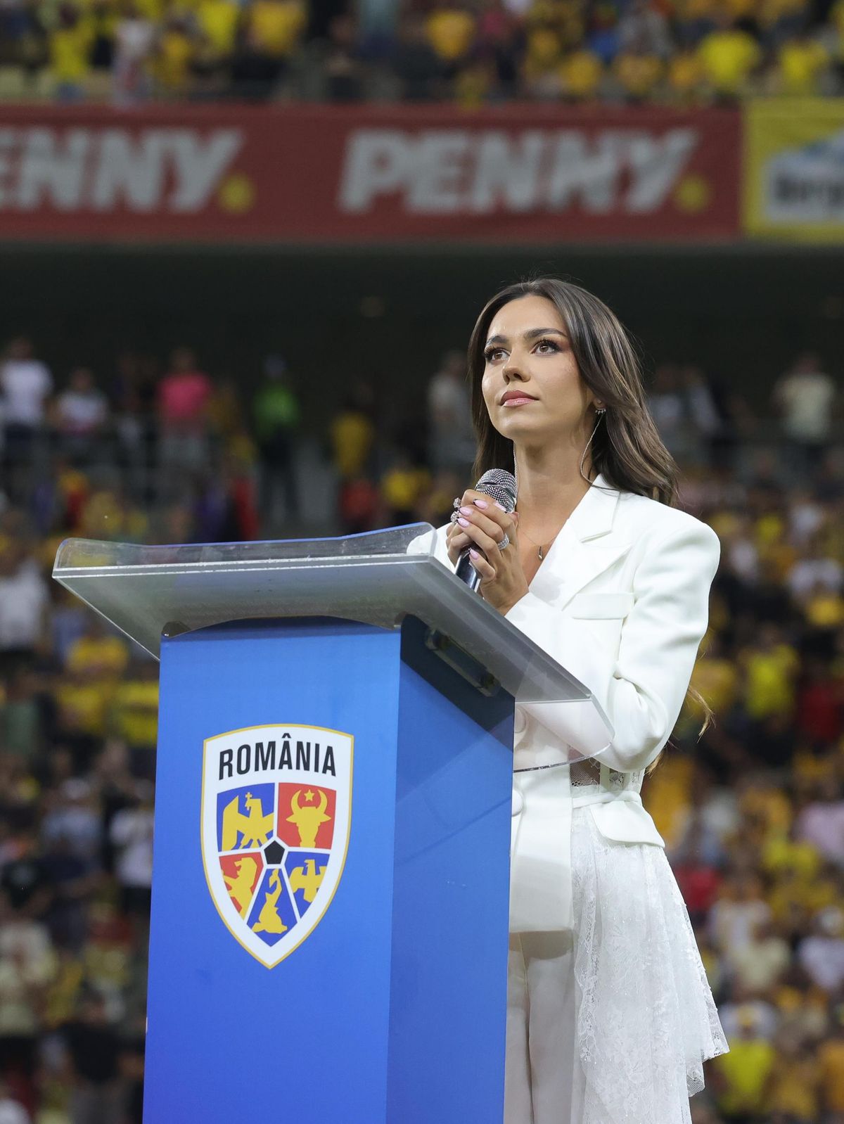 Mai ceva ca David Popovici! Artista care a cântat imnul României pe Arena Națională și-a tunat Porsche-ul: „Abia aștept să ne vedem în trafic!”