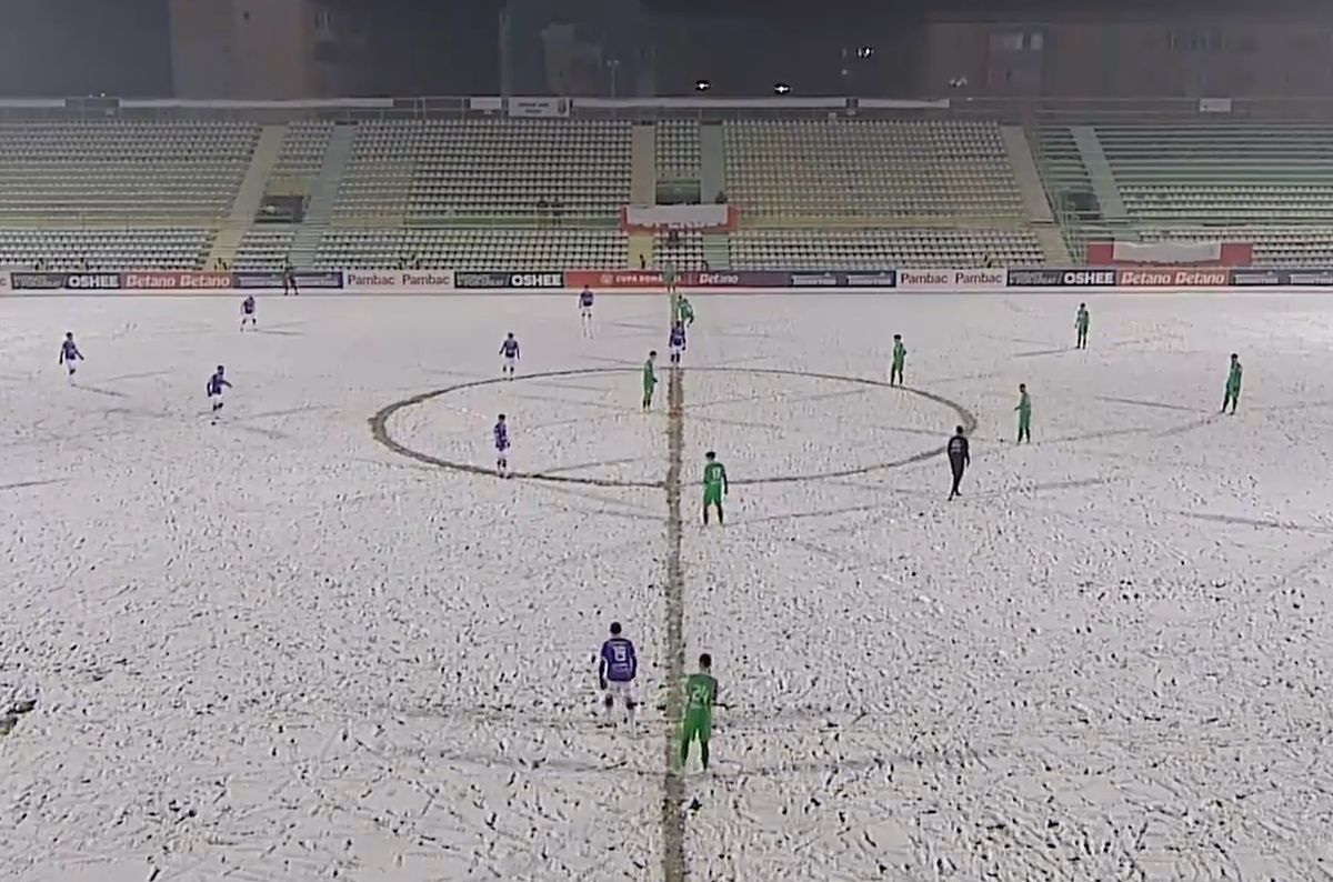 Fotbal în Ice Age » Imagini incredibile la meciul din Cupa României