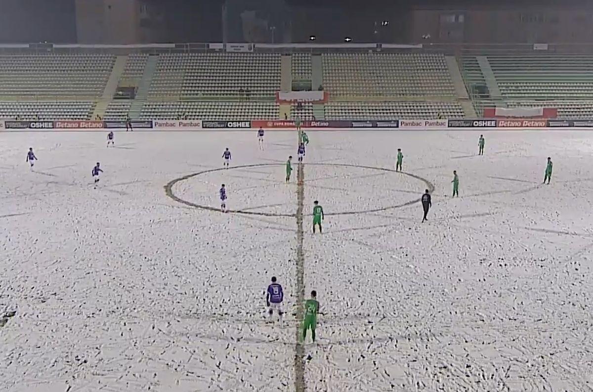 Dumbrăvița - FC Argeș, disputat pe zăpadă