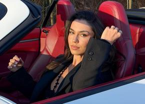 Mai ceva ca David Popovici! Artista care a cântat imnul României pe Arena Națională și-a tunat Porsche-ul: „Abia aștept să ne vedem în trafic!”