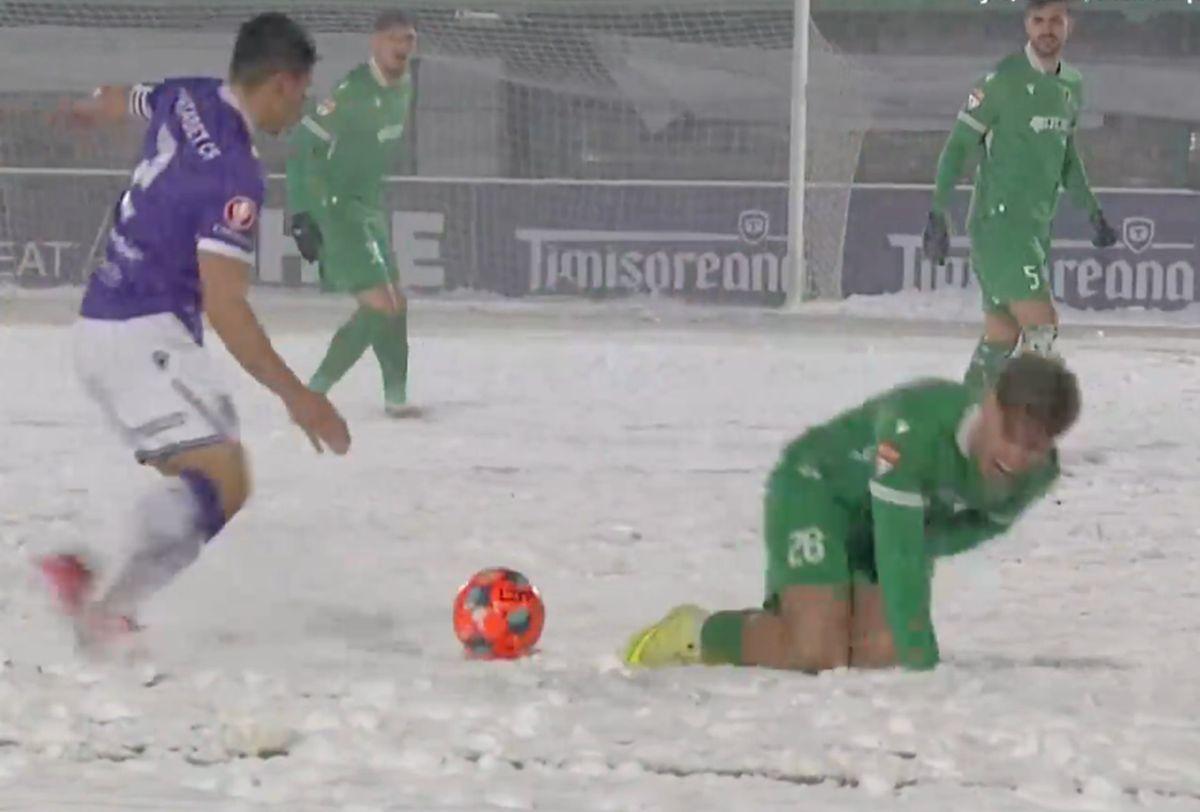 Dumbrăvița - FC Argeș, disputat pe zăpadă