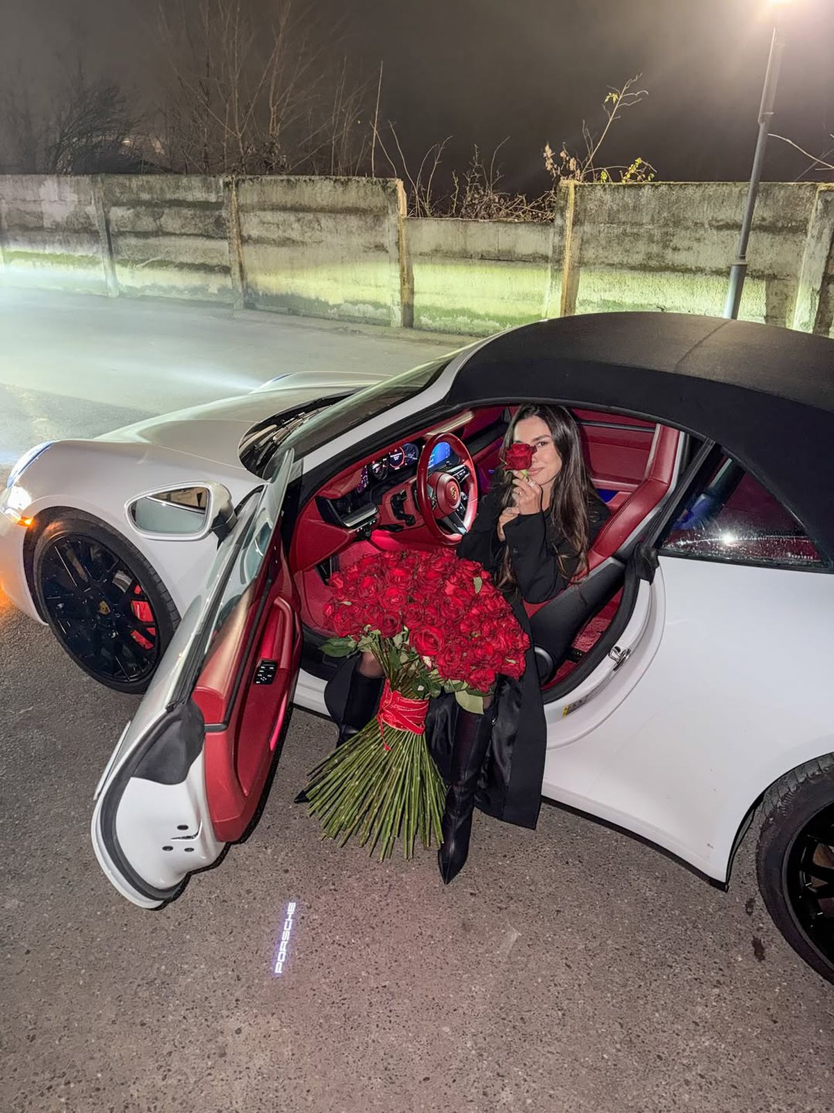 Mai ceva ca David Popovici! Artista care a cântat imnul României pe Arena Națională și-a tunat Porsche-ul: „Abia aștept să ne vedem în trafic!”