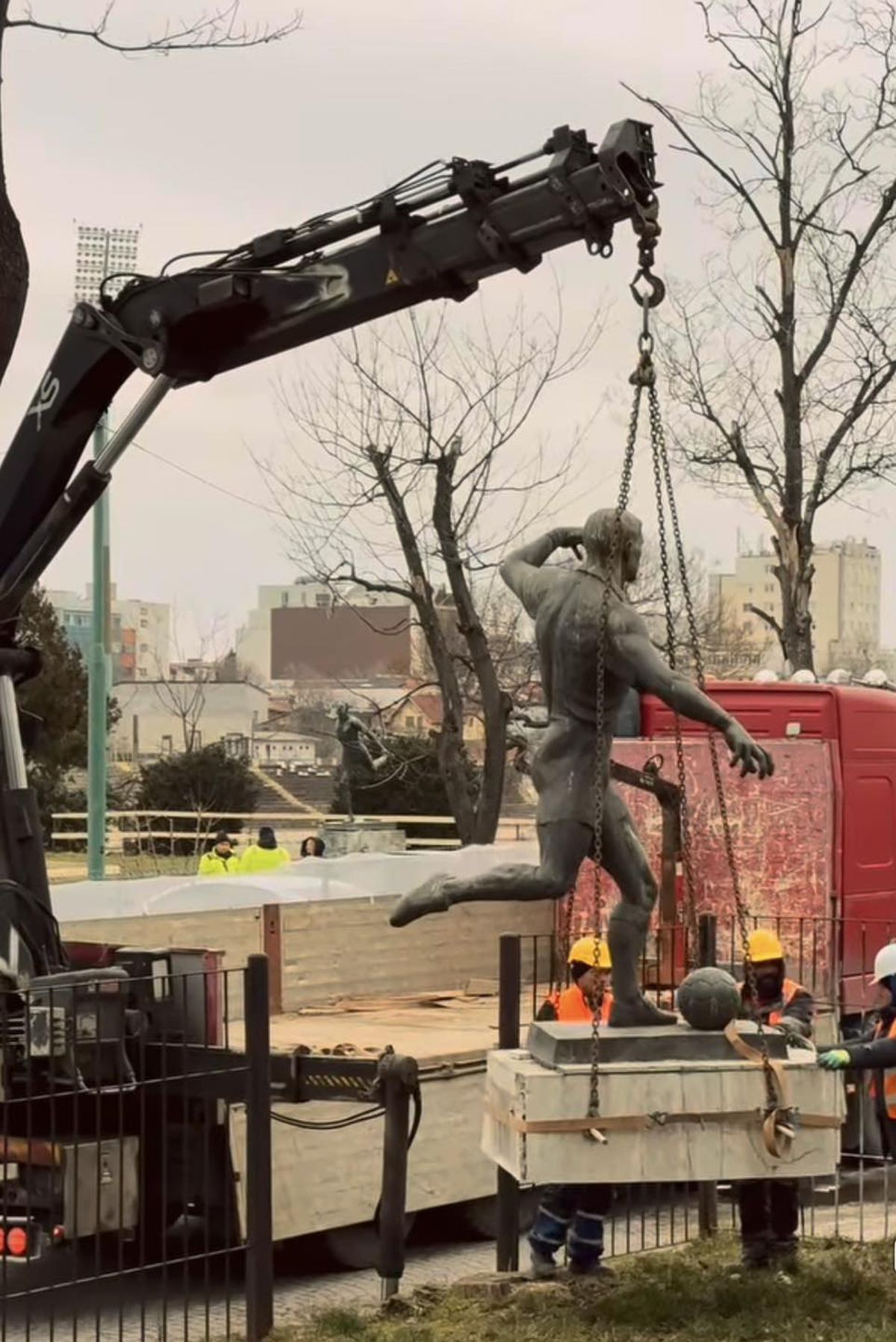 Legendarele statui din Parcul Sportiv Dinamo au fost ridicate
