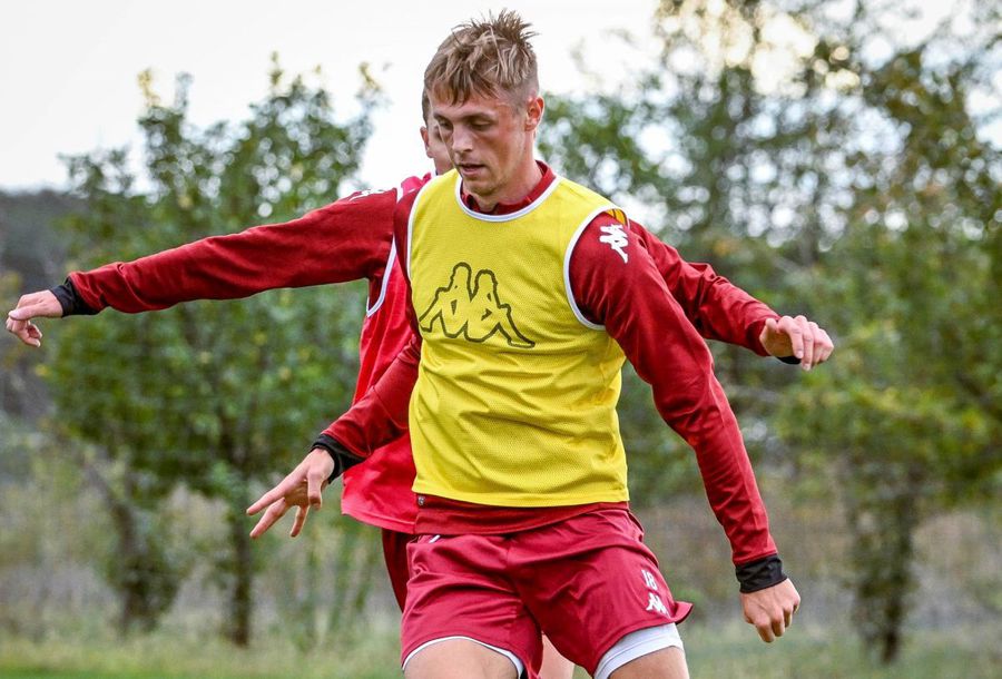 Vineri a fost titular, acum Rapid îi face vânt » Victor Angelescu, pentru GSP: „Da, suntem în negocieri”