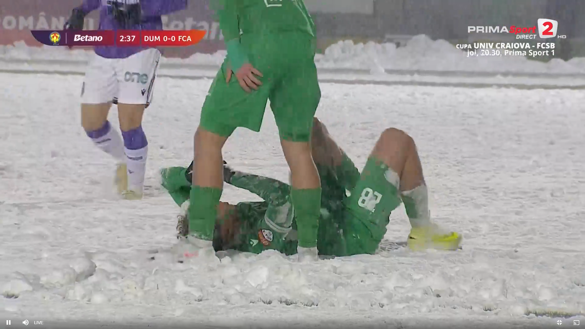 Fotbal în Ice Age » Imagini incredibile la meciul din Cupa României