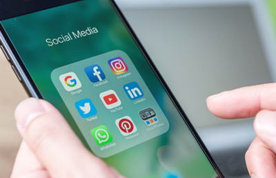 Dat afară după ce s-a plâns de calitatea terenului și de faptul că șefii stau prea mult pe Instagram și Twitter!