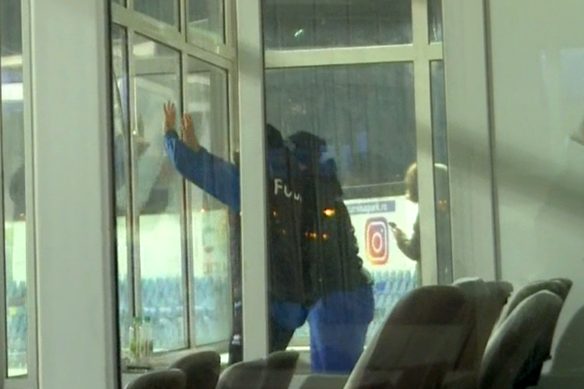 VIDEO EXCLUSIV Un patron din Liga 1 nu și-a menajat antrenorul după ce a făcut scandal în timpul unui meci: „Făcea «ham, ham» ca un câine dresat să muște”