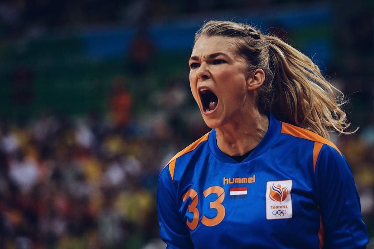 GALERIE FOTO Denisa Dedu are o rivală pe măsură pentru titlul de cea mai frumoasă portăriță de la Mondial