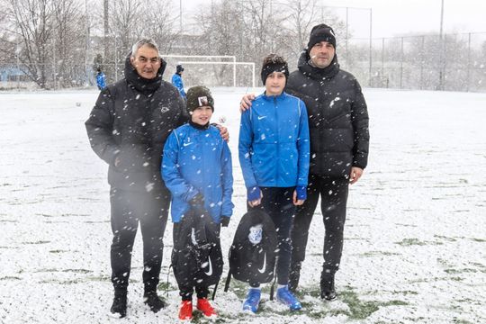 Hagi a luat la academia sa din Constanța doi tineri ucraineni plecați din țara natală din cauza războiului / Foto: farulconstanta.com