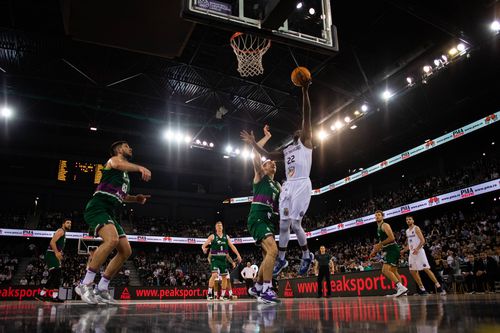 Fază spectaculoasă pe final,
cu dunk-ul reușit de Dustin
Hogue/ FOTO: Imago Images