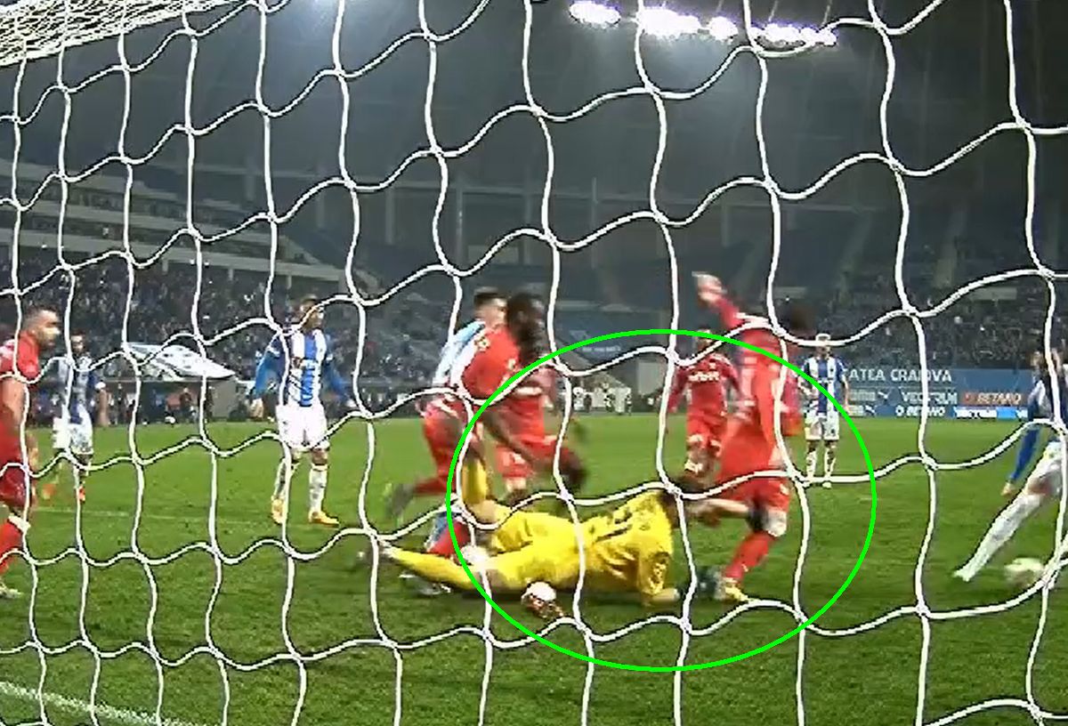 UTA a cerut penalty în prelungirile meciului cu CS Universitatea Craiova / FOTO: Capturi TV @Digi Sport 1