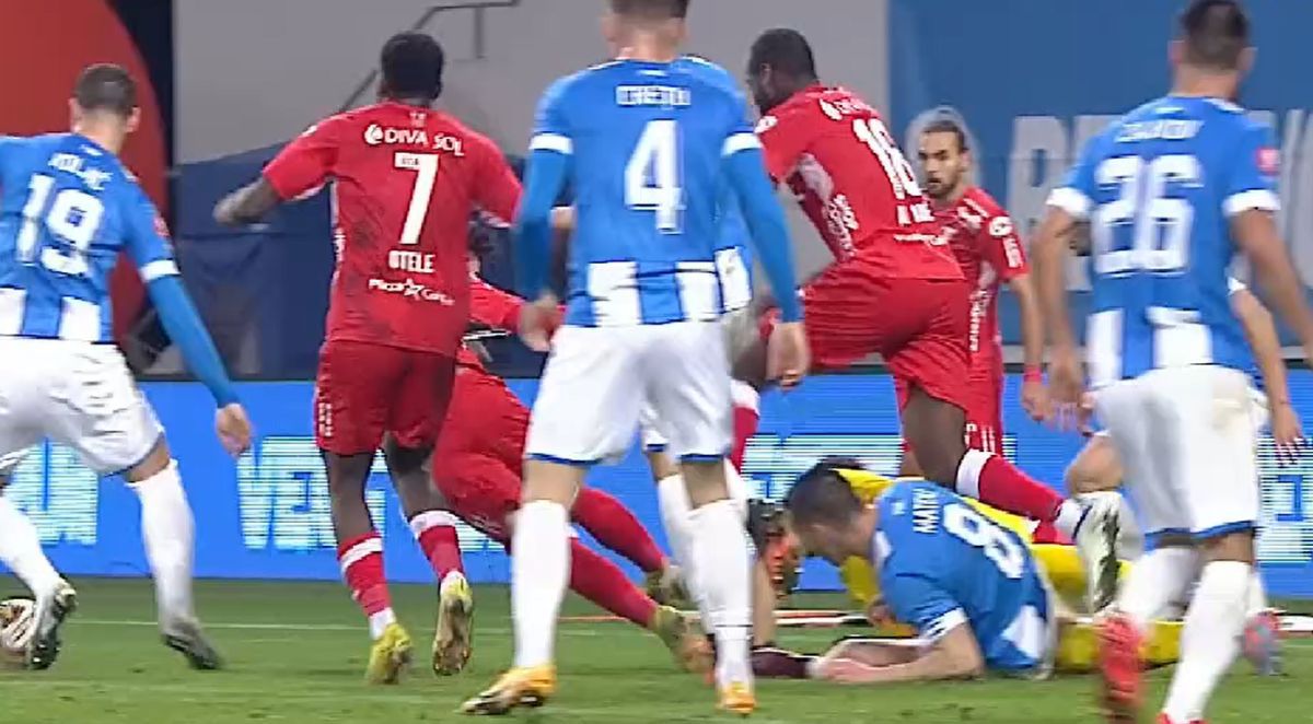 UTA, revoltată după faza confuză din prelungiri: „L-a prins de picior, penalty mai evident nu există! Schimbăm regulile?!” » Ce a transmis VAR-ul