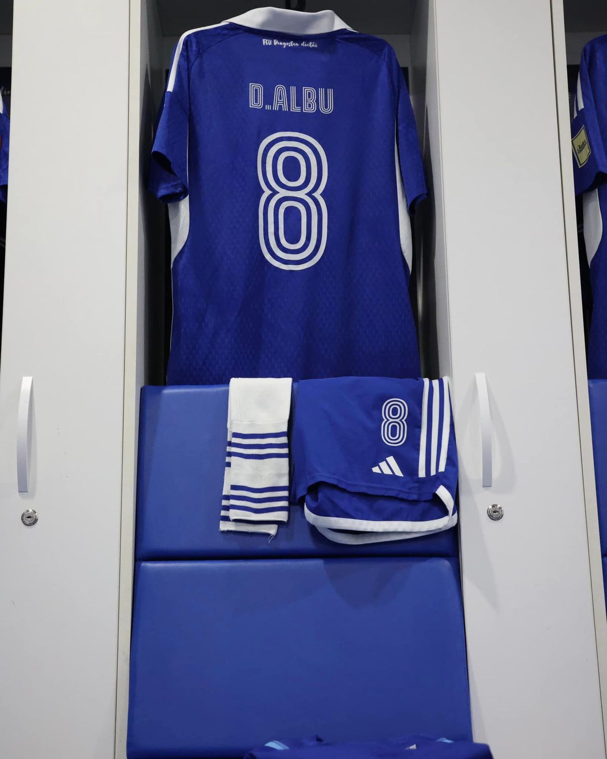 FOTO FCU Craiova joacă în albastru, Universitatea în alb