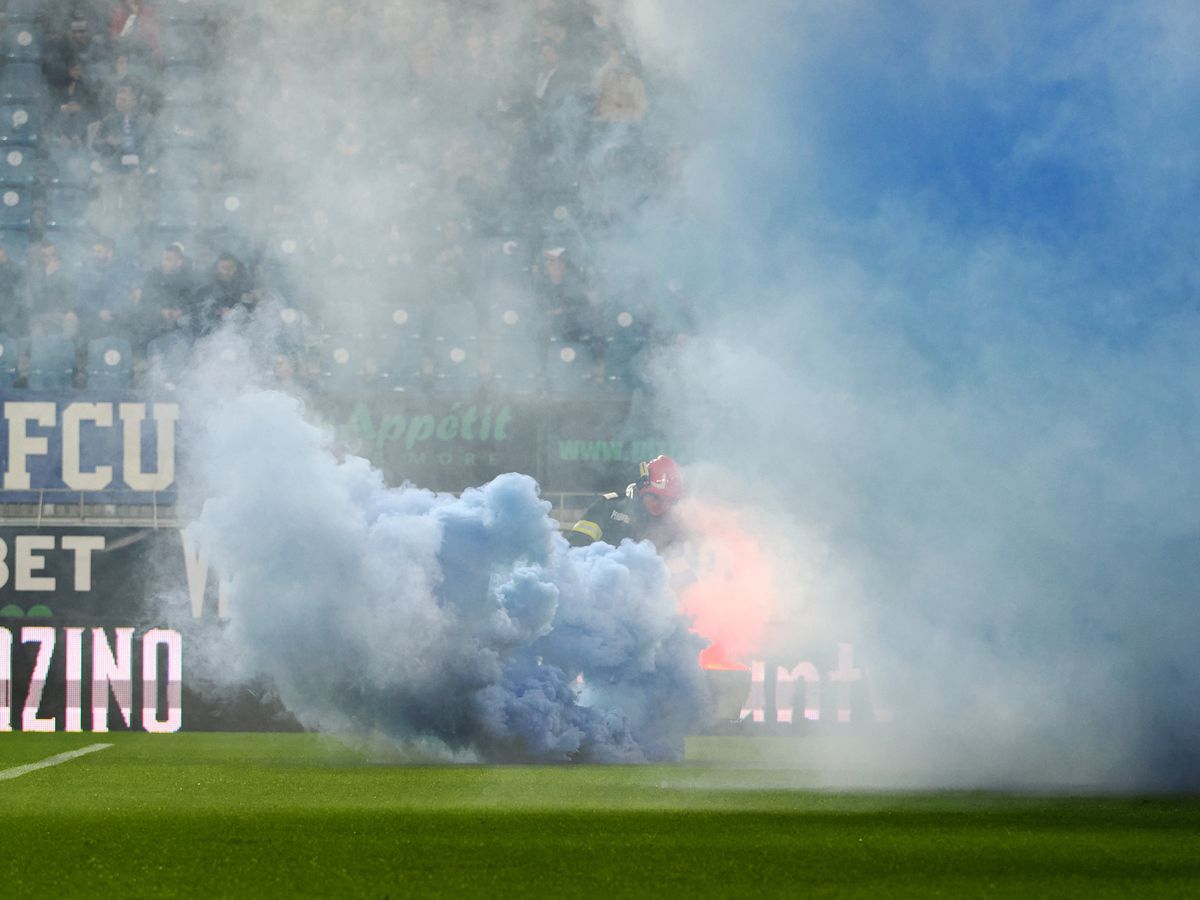 Imaginile care vor ajunge în toată Europa! Ce făcea Napoli cu telefonul chiar înainte să înceapă derby-ul din Bănie