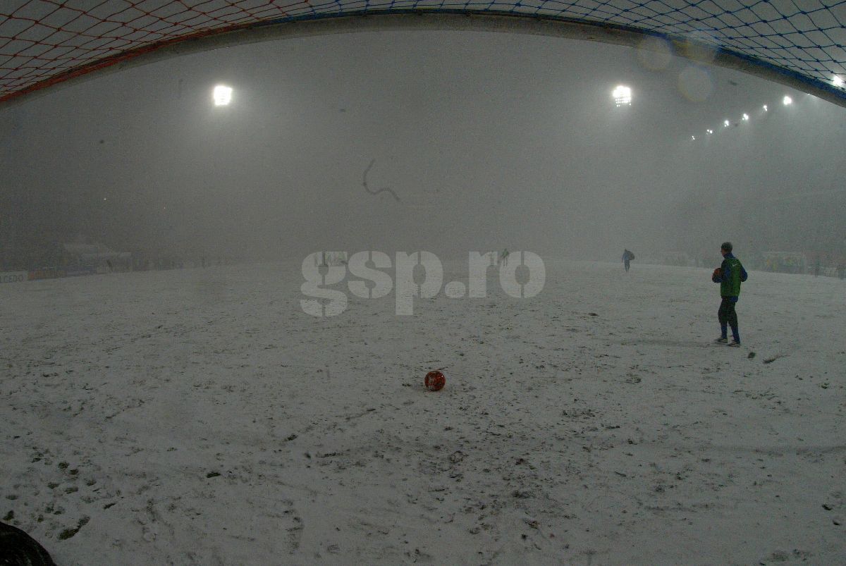 19 ani de la istoricul meci FCSB - Villarreal » Amintirile unei vedete de atunci: „Am ieșit la încălzire, iar în 3 minute s-a făcut zăpada până peste genunchi!”