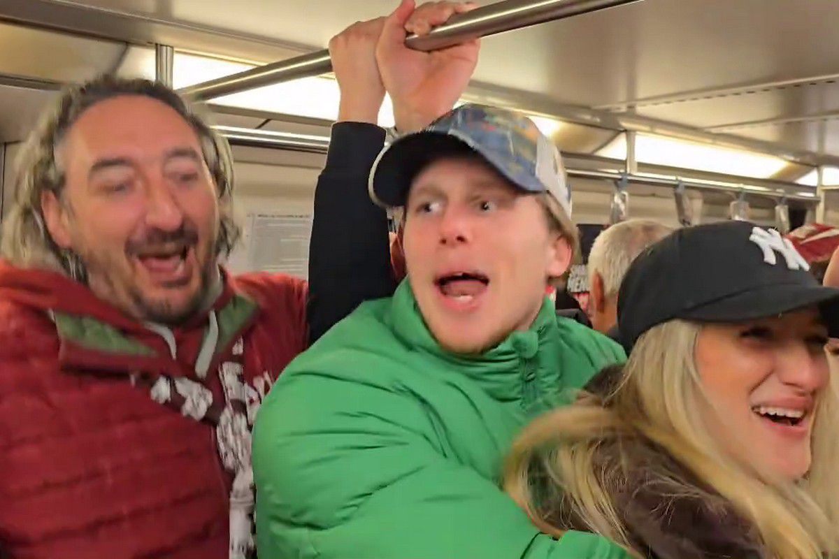 Xian Emmers a plecat acasă cu metroul după Rapid - FCSB! Imagini senzaționale postate pe Instagram