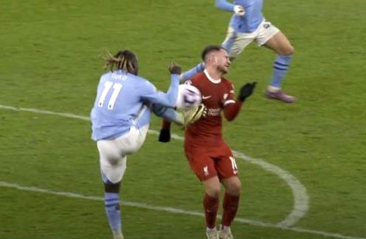 Și VAR-ul englezesc dă rateuri » Eroare mare în prelungiri la Liverpool - City! Verdictul specialistului: „E evident! Iar vor prezenta scuze...”