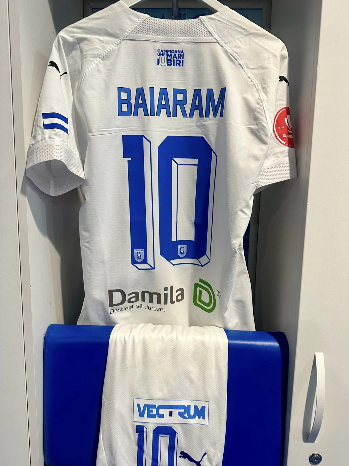 FOTO FCU Craiova joacă în albastru, Universitatea în alb