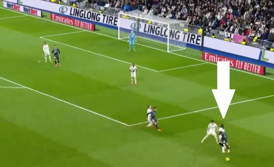 Bellingham în genunchi, „piruetă” lângă Mbappe, dar amețit de Vinicius » Cadru cu cadru, cum s-a descurcat Andrei Rațiu contra lui Real Madrid