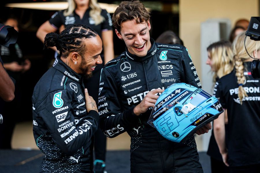 Lewis Hamilton și George Russell la ultima cursă împreună la Mercedes, Abu Dhabi 2024 Foto: Imago Images George Russell, previziune îndrăzneață înainte de startul sezonului 2025 al F1: „Știu că va veni și vremea mea”