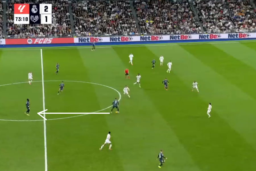 Bellingham în genunchi, „piruetă” lângă Mbappe, dar amețit de Vinicius » Cadru cu cadru, cum s-a descurcat Andrei Rațiu contra lui Real Madrid