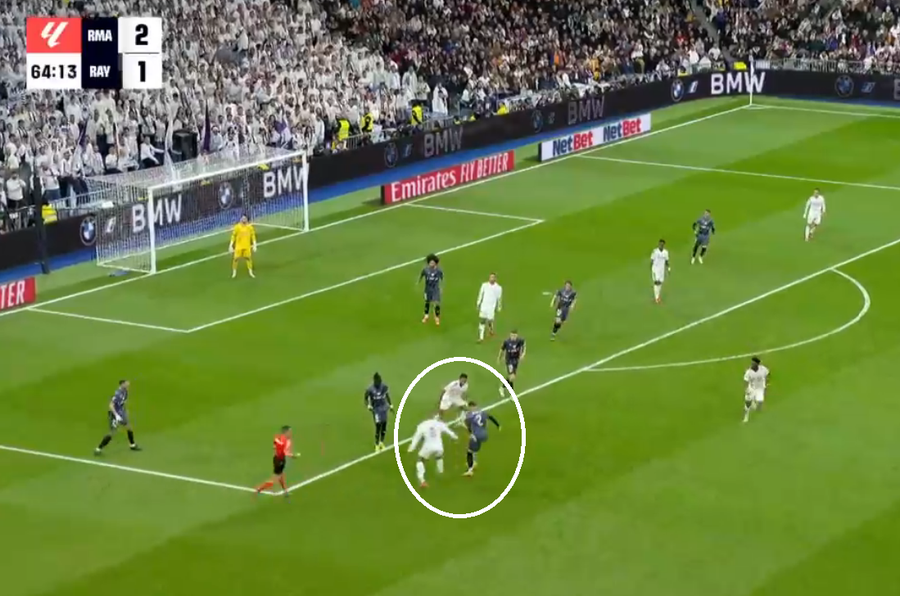 Bellingham în genunchi, „piruetă” lângă Mbappe, dar amețit de Vinicius » Cadru cu cadru, cum s-a descurcat Andrei Rațiu contra lui Real Madrid