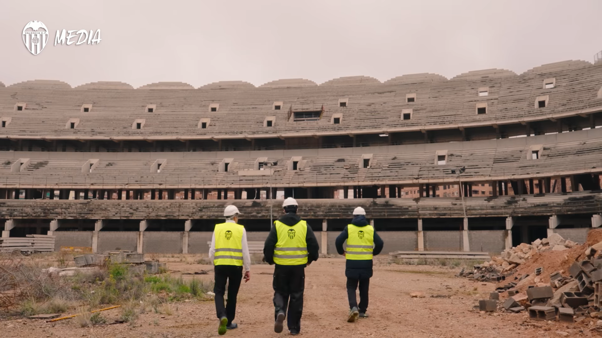 Vor relua lucrările la al patrulea cel mai mare stadion al țării, lăsat de 15 ani în PARAGINĂ! Costă 241 mil. € și arată spectaculos