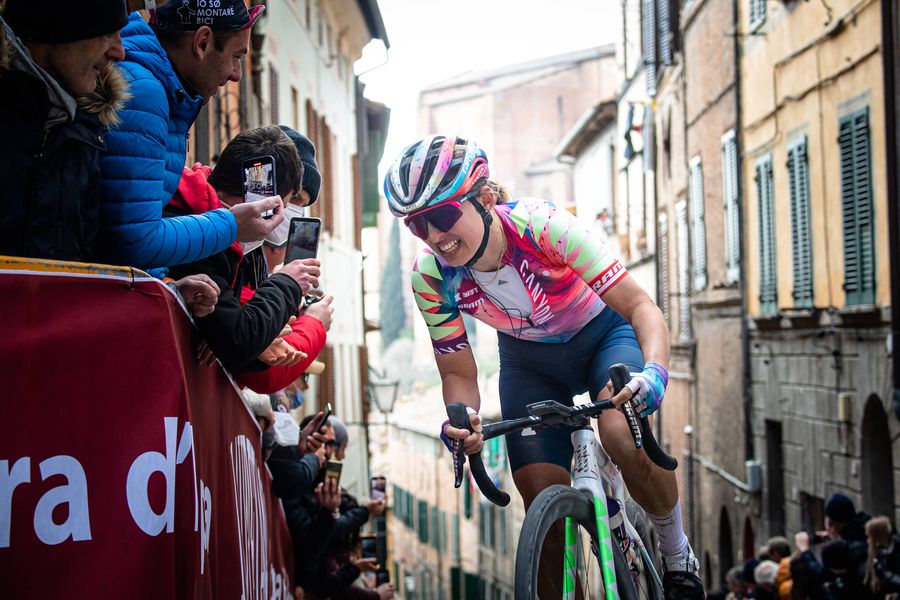 Urmările căzăturii oribile din cursa Strade Bianche » Cum arată acum poloneza Katarzyna Niewiadoma