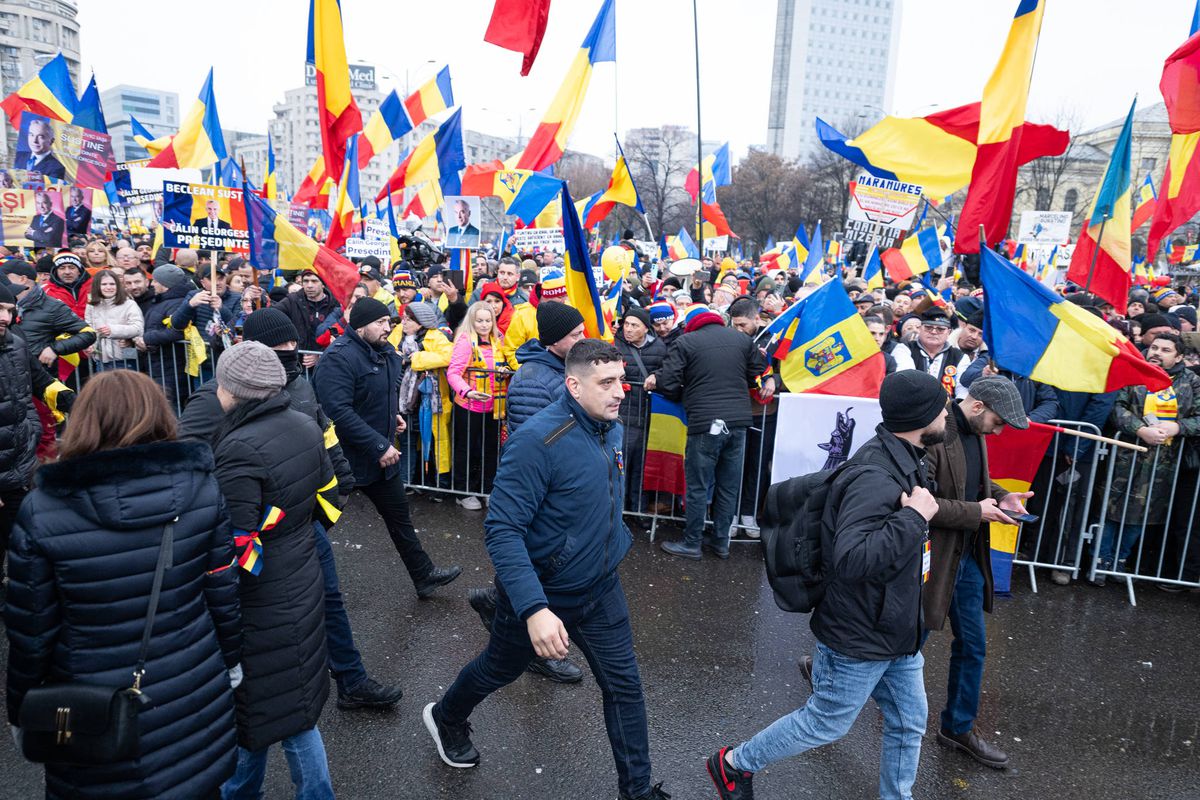 Fake news după respingerea lui Călin Georgescu! Jandarmeria avertizează cu privire la clipul viral de pe TikTok » Galeria FCSB, acuzată că a instigat: ce spun Becali și Mustață