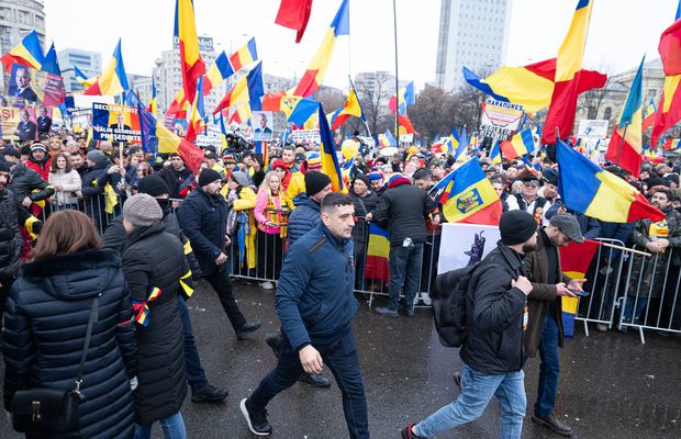 Fake news după respingerea lui Călin Georgescu! Jandarmeria avertizează cu privire la clipul viral de pe TikTok » Galeria FCSB, acuzată că a instigat: ce spun Becali și Mustață