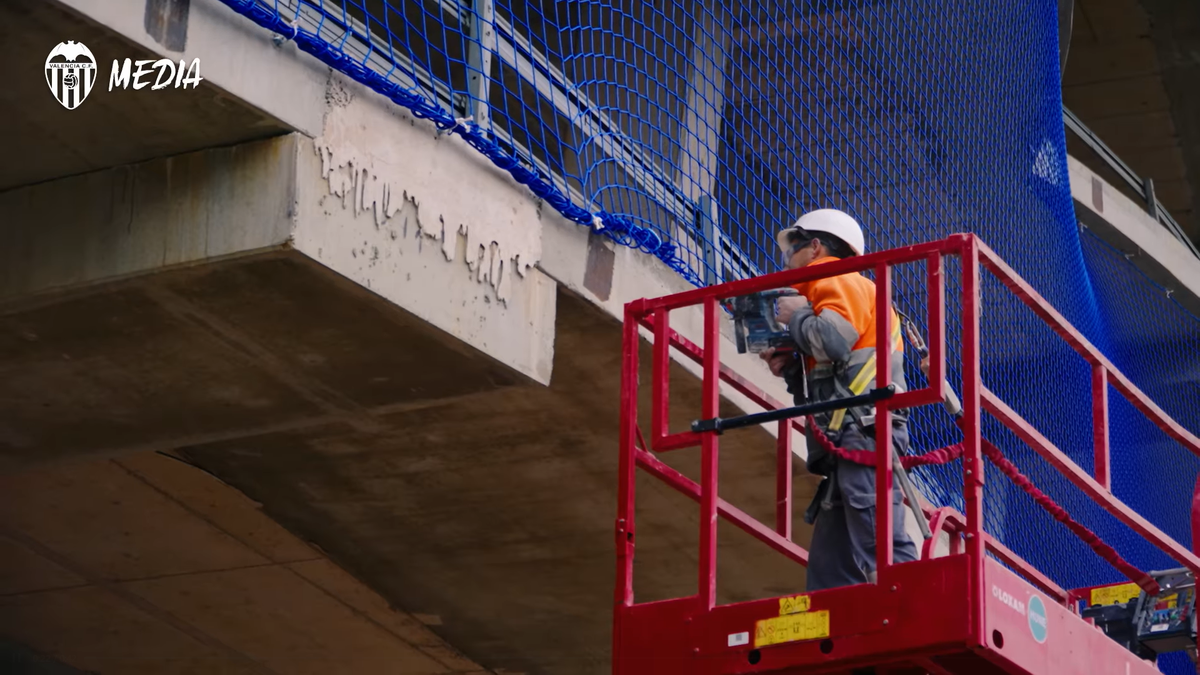 Vor relua lucrările la al patrulea cel mai mare stadion al țării, lăsat de 15 ani în PARAGINĂ! Costă 241 mil. € și arată spectaculos